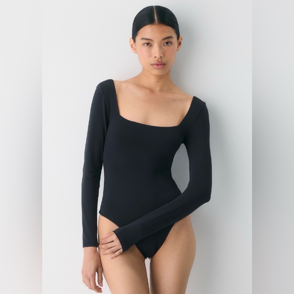 Aritzia Babaton Original Contour Squareneck Bodysuit M Black